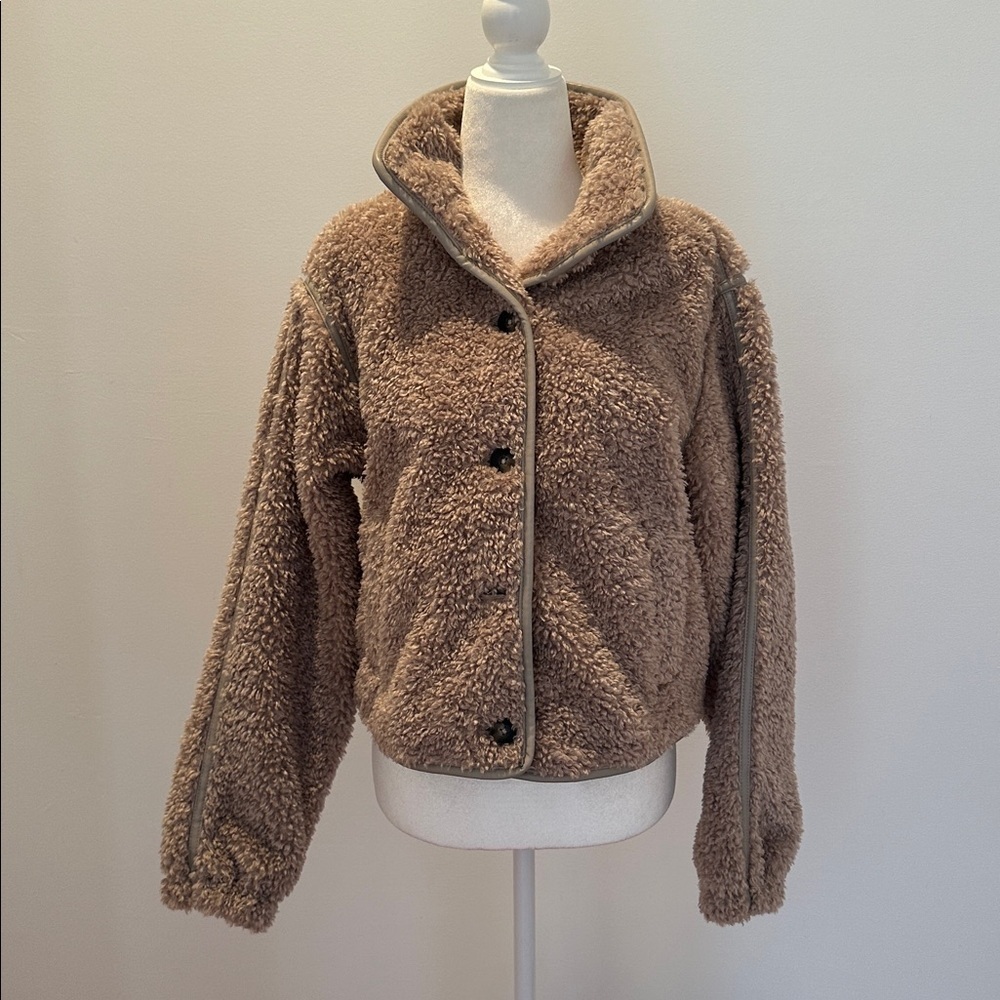 NWT Hollister Cream and Tan Shearpa Jacket size XXS